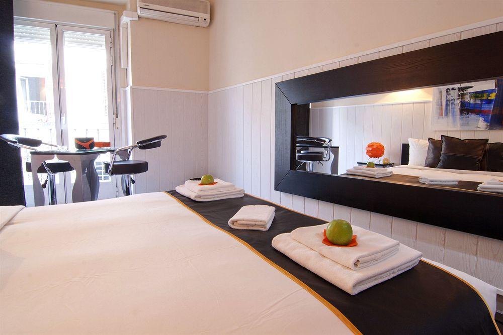 Hostal Oxum Madrid Dış mekan fotoğraf