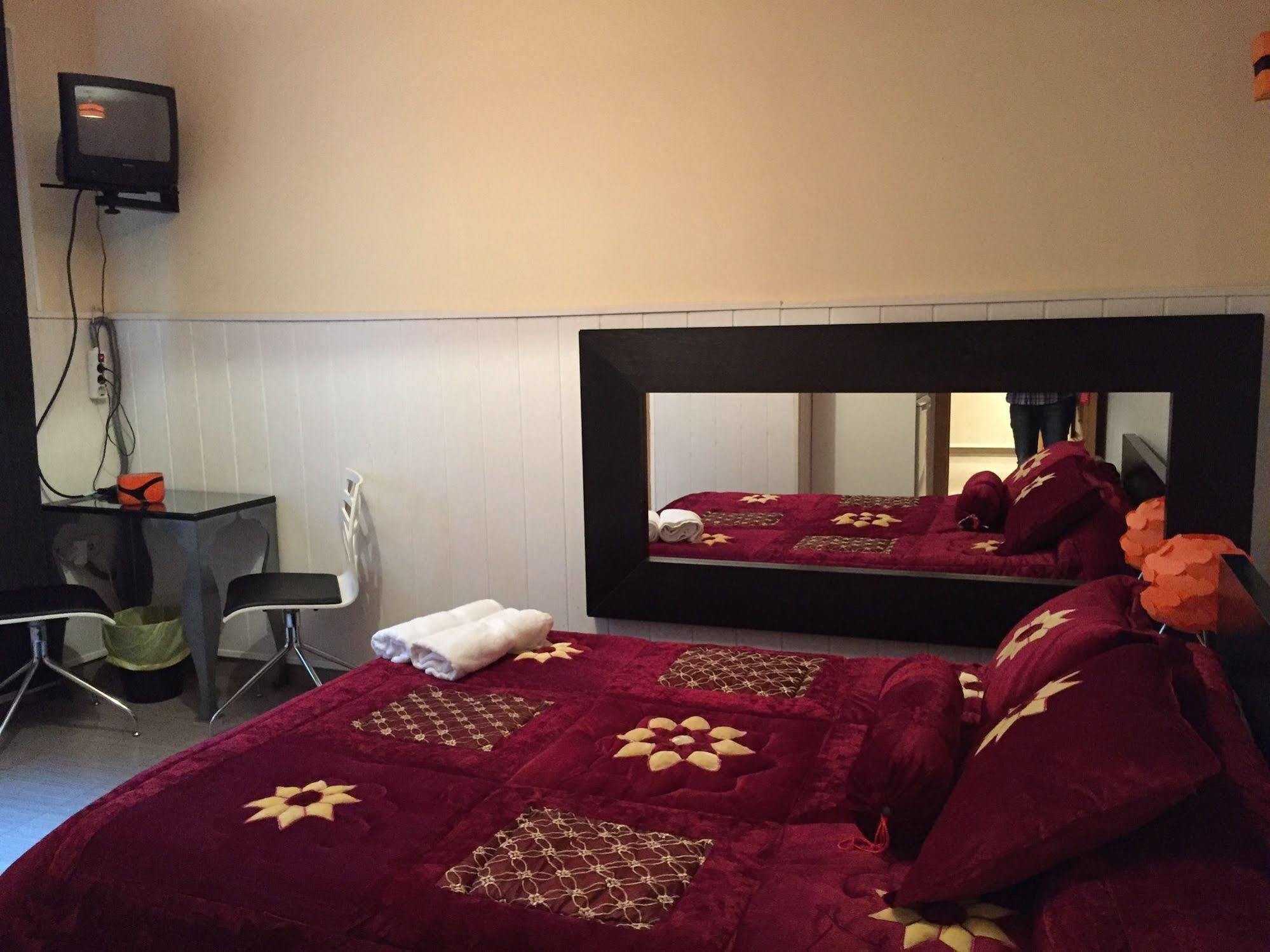 Hostal Oxum Madrid Dış mekan fotoğraf