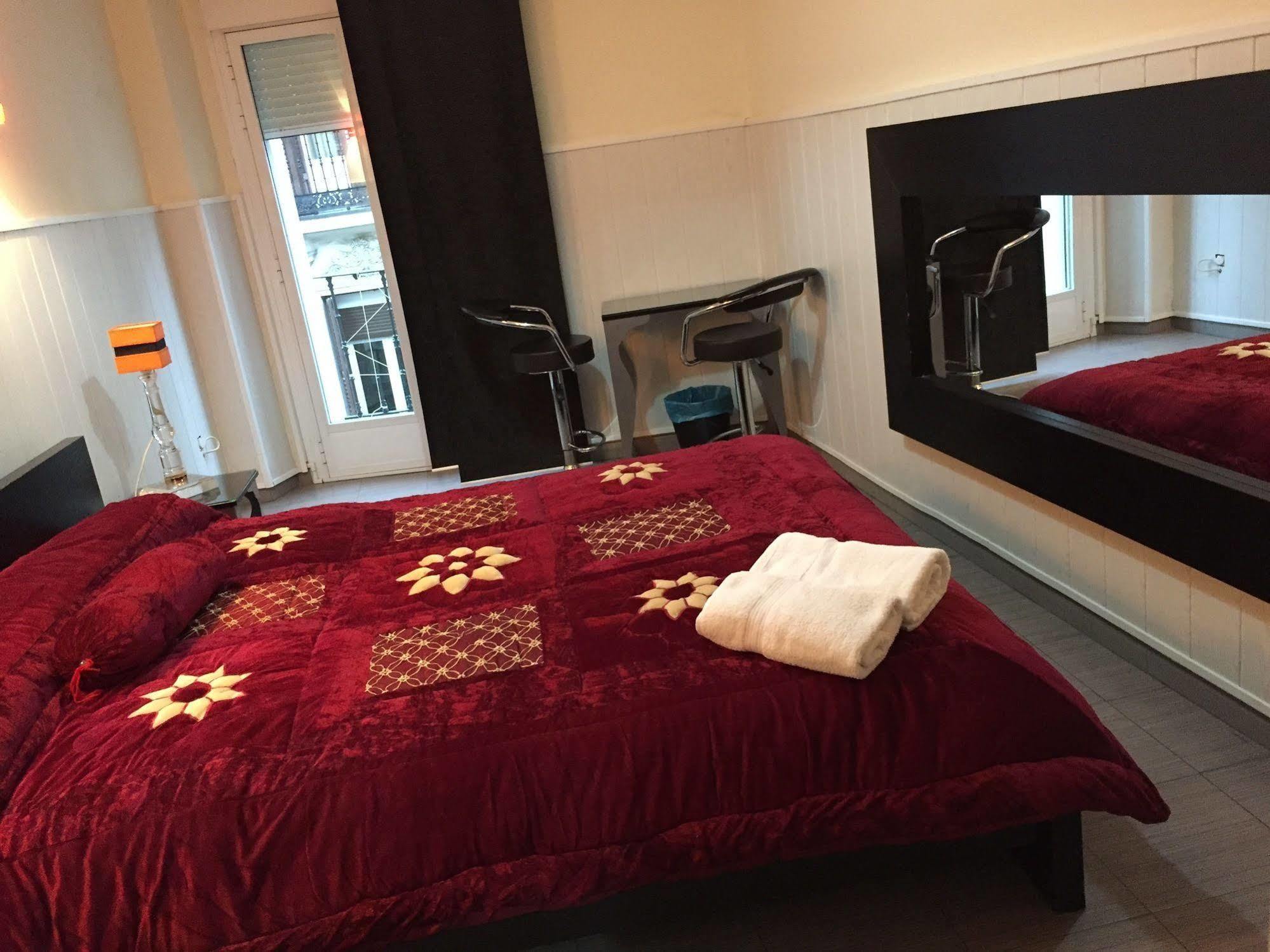 Hostal Oxum Madrid Dış mekan fotoğraf